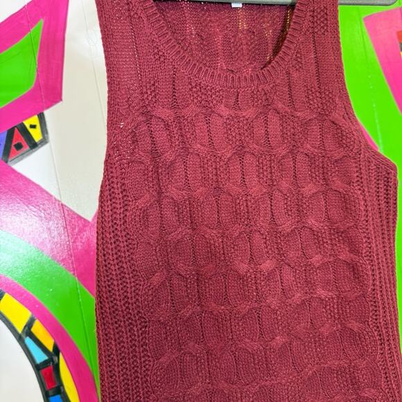 Ally Mae, Burgundy Knit Sleeveless Top. Size Medium. In excellent condition! - Picture 2 of 6